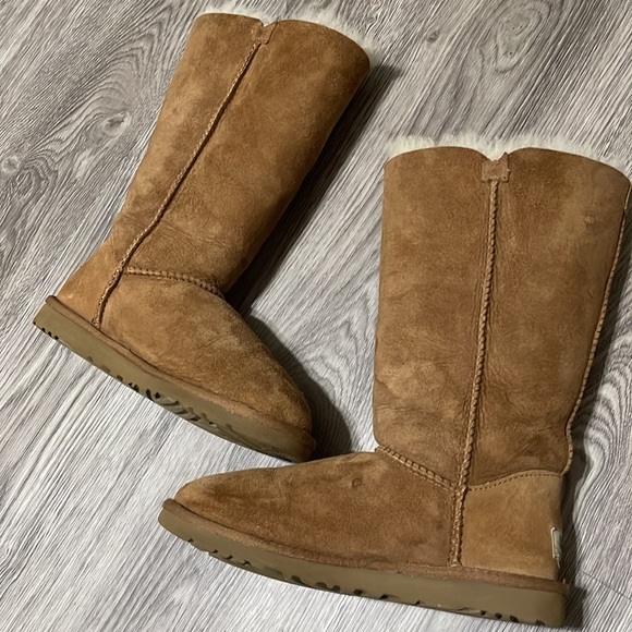 Womens UGG Bailey Button II Boots Size 5 Tan - Picture 3 of 6